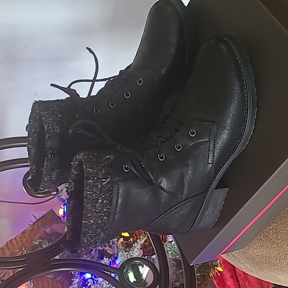 Black warm ankle boot look-like leather man made, laces, zipper for easy slip on - Picture 2 of 5